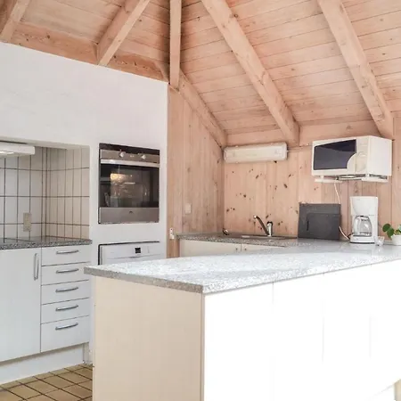 Lovely In Hvide Sande With Kitchen Nyaraló